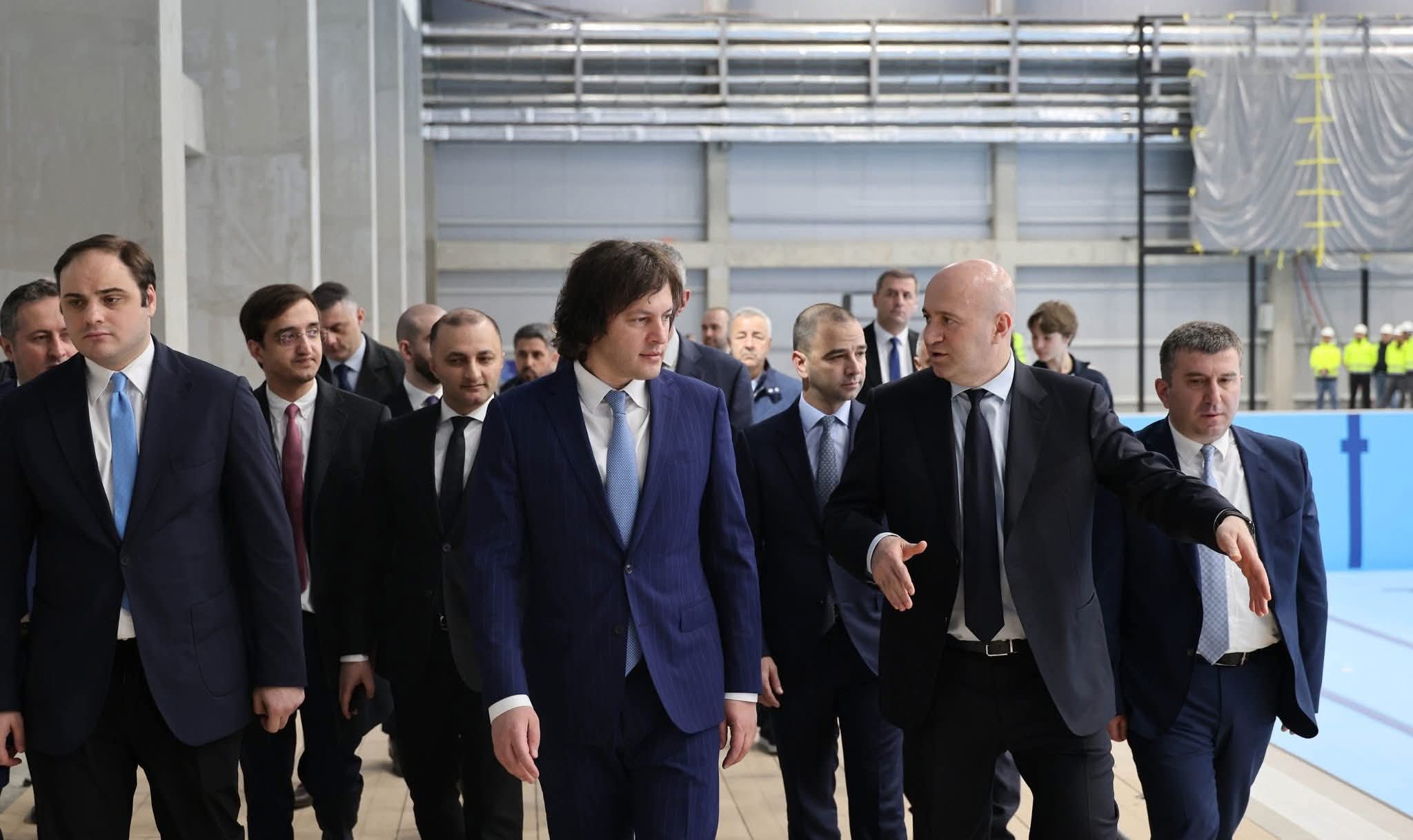 საქართველოს პრემიერ-მინისტრმა - ირაკლი კობახიძემ, ბათუმში, ოლიმპიური საცურაო აუზის მშენებლობა დაათვალიერა