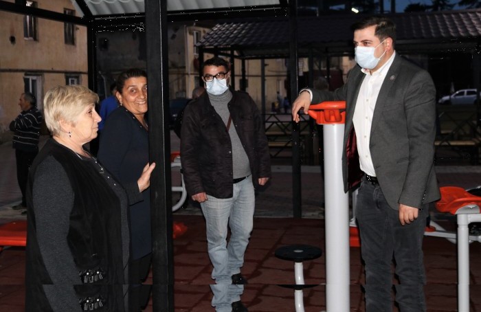 ცოტნე ანანიძე ეზოების კეთილმოწყობის პროექტის მიმდინარეობას გაეცნო