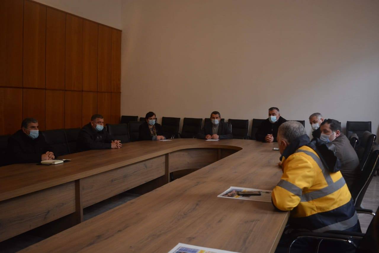 ფრიდონ ფუტკარაძე შუახევის მერიაში საგანგებო სიტუაციების მართვის შტაბის სხდომას დაესწრო