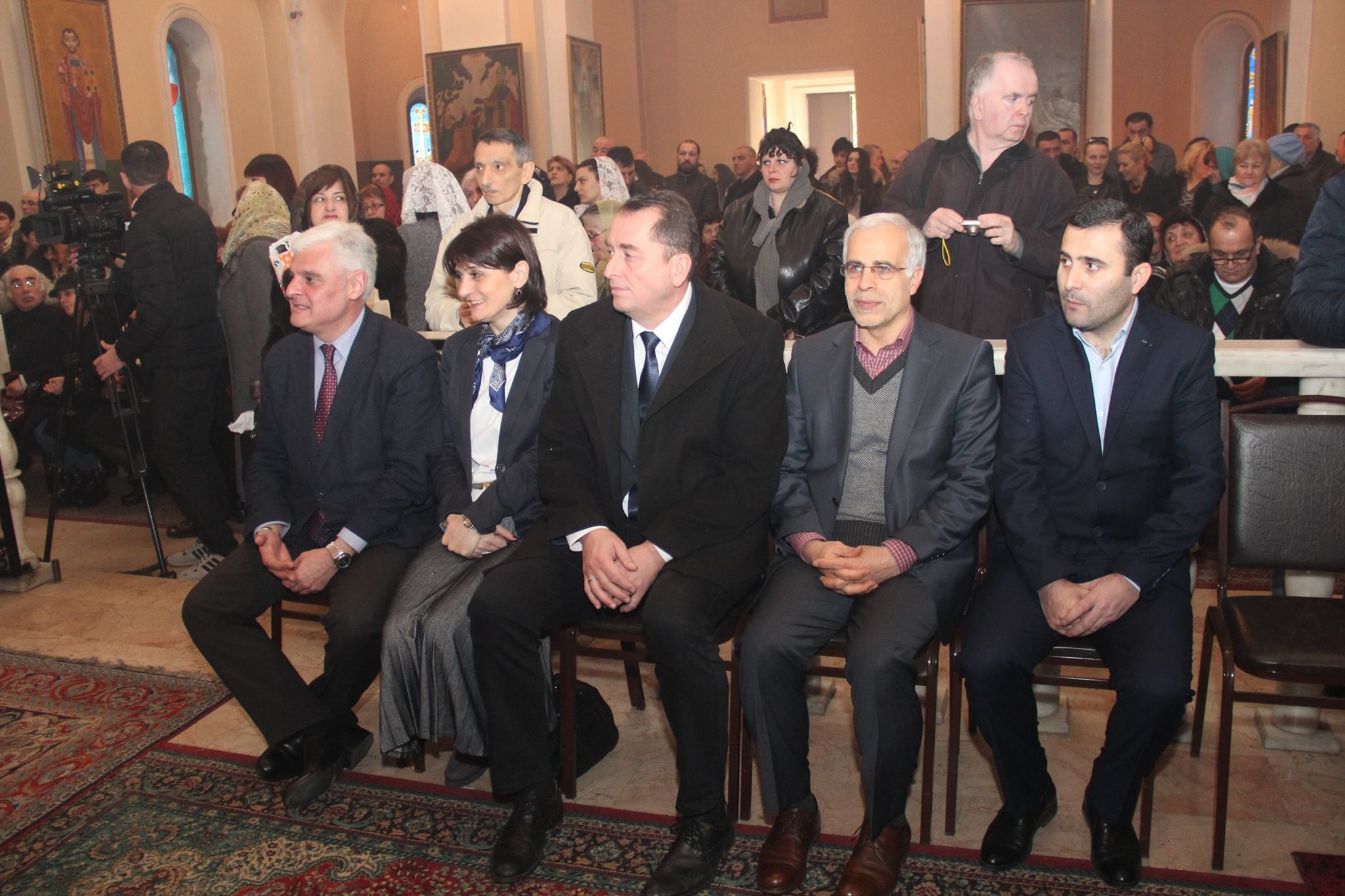 სომხურმა ეკლესიამ შობის და ნათლისღების დღესასწაულები აღნიშნა