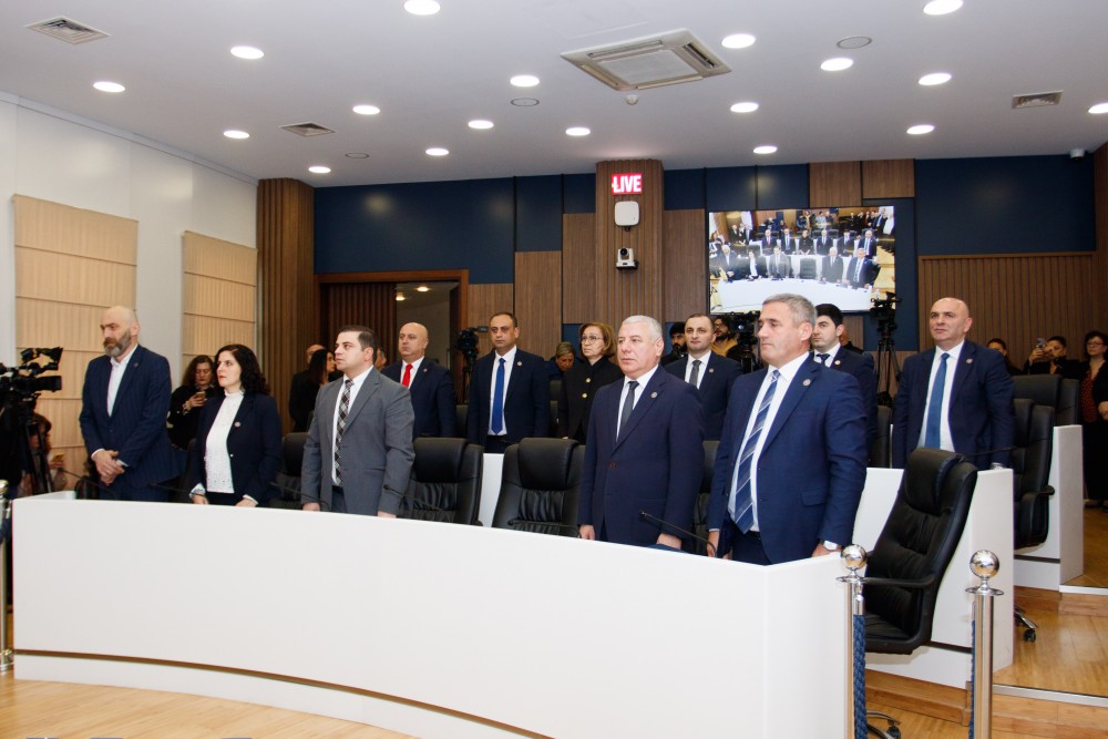 ახალარჩეული უმაღლესი საბჭოს პირველი სხდომა გაიმართა