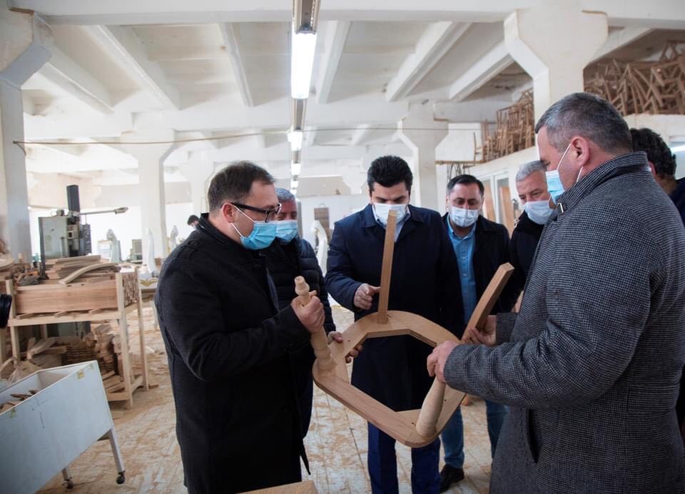  ფრიდონ ფუტკარაძე საგრანტო პროგრამით დაფინანსებულ საწარმოში