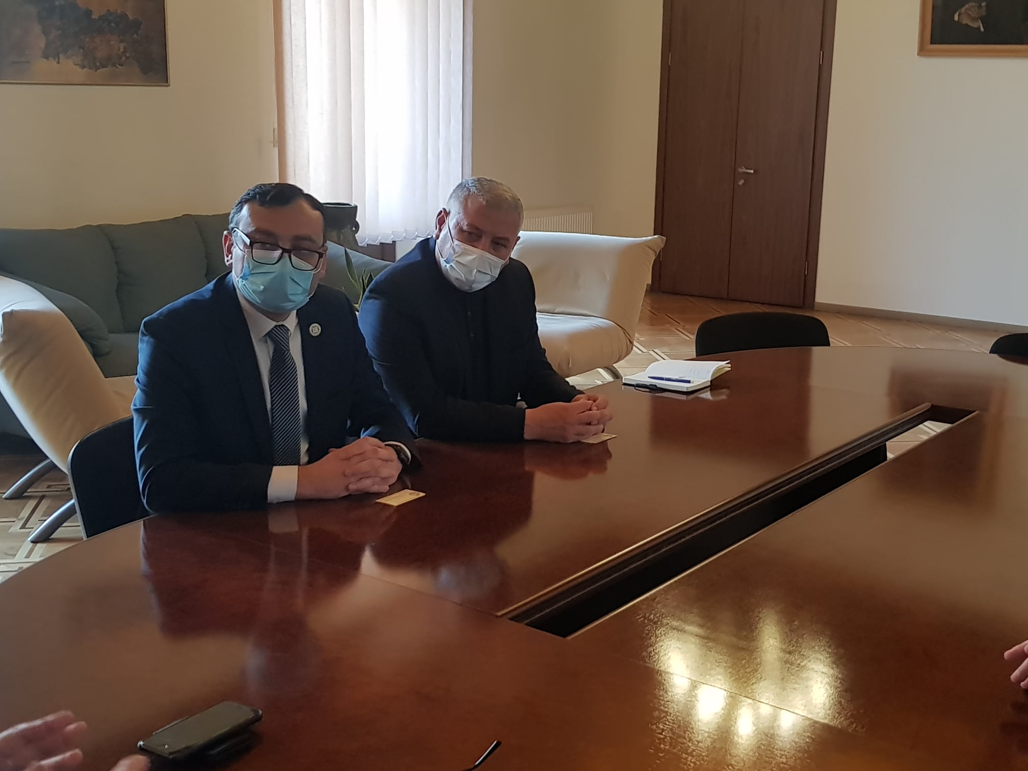 ტიტე აროშიძის შეხვედრა საქართველოს მეცნიერებათა ეროვნული აკადემიის პრეზიდენტს შეხვდა