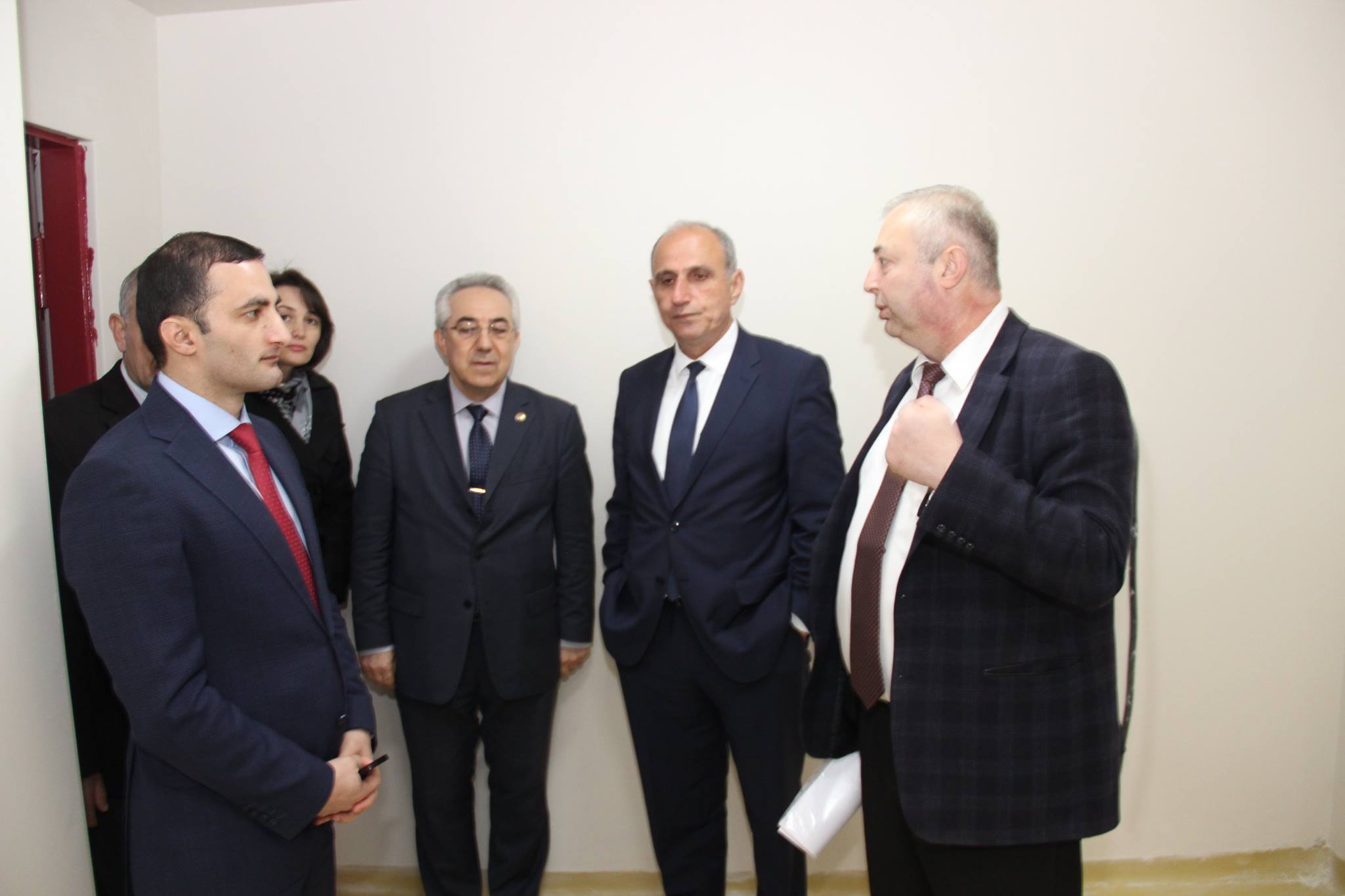 დეპუტატებმა რეაბილიტირებული საავადმყოფო დაათვალიერეს