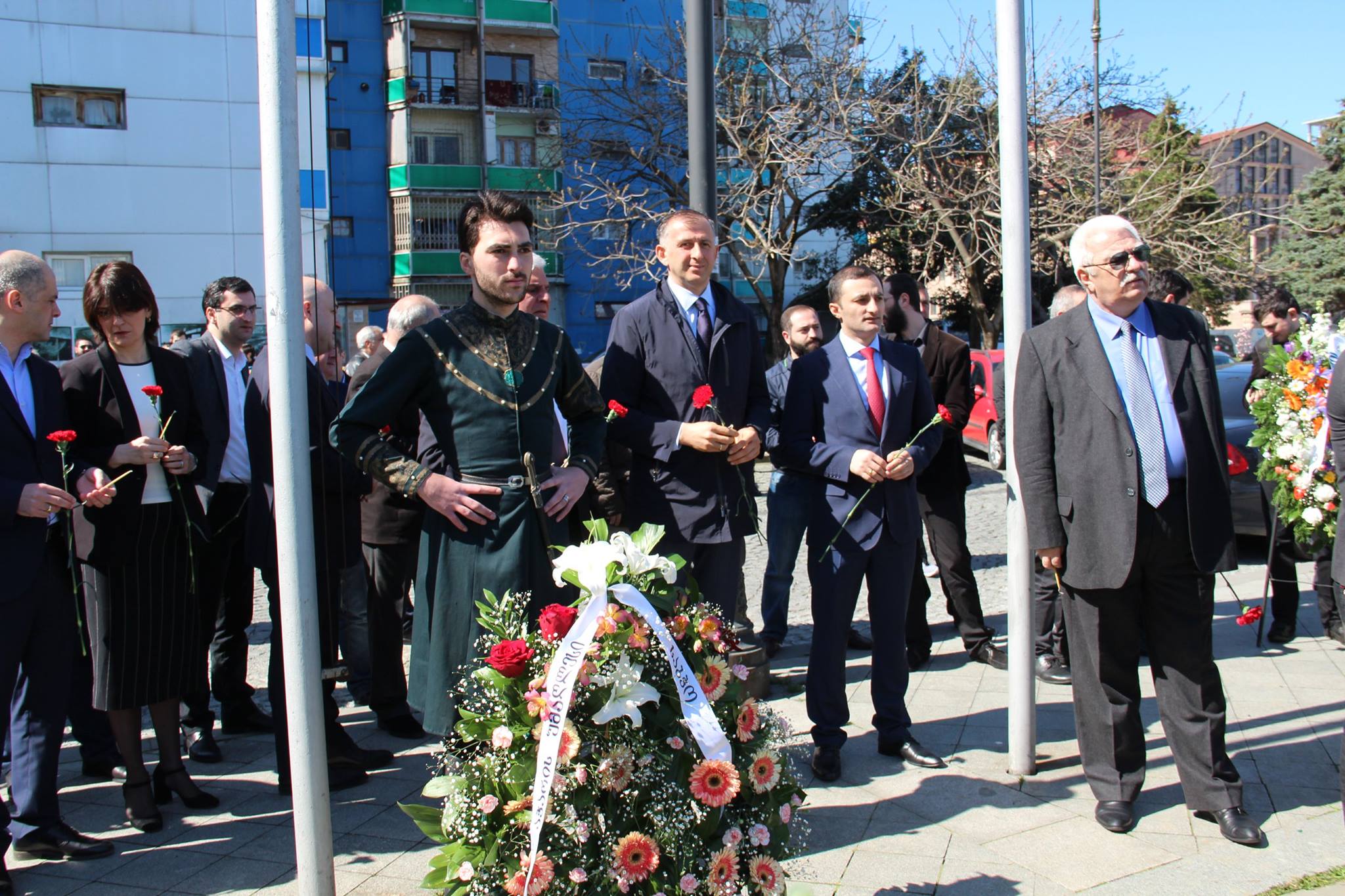 გმირულად დაღუპულებს პატივი მიაგეს