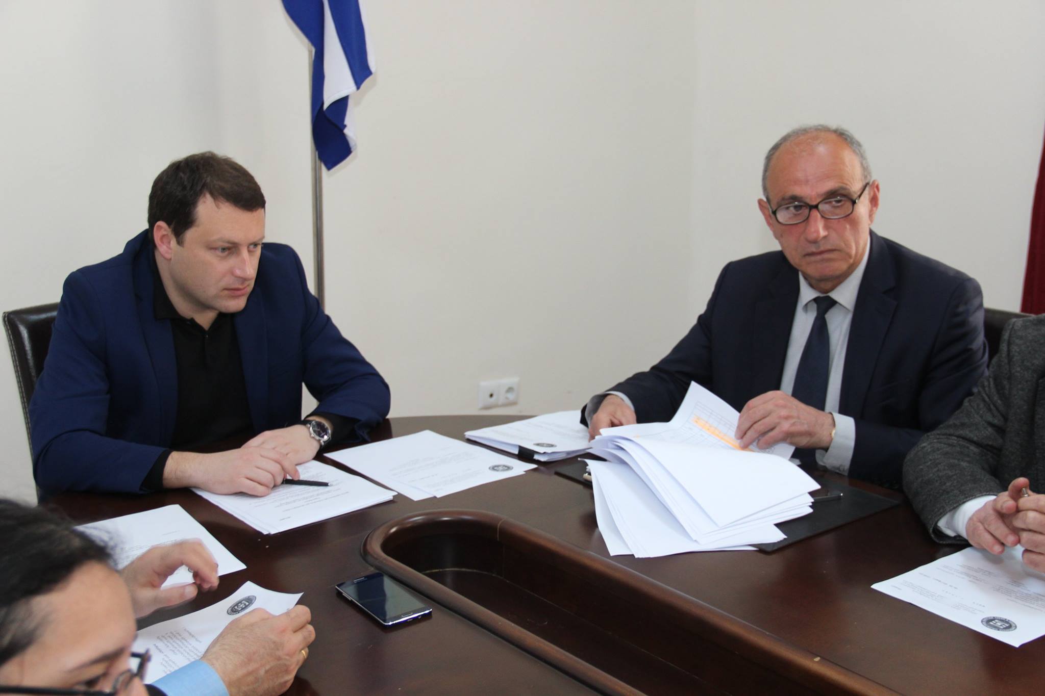 კომისიები საკანონმდებლო პაკეტს მხარს უჭერენ