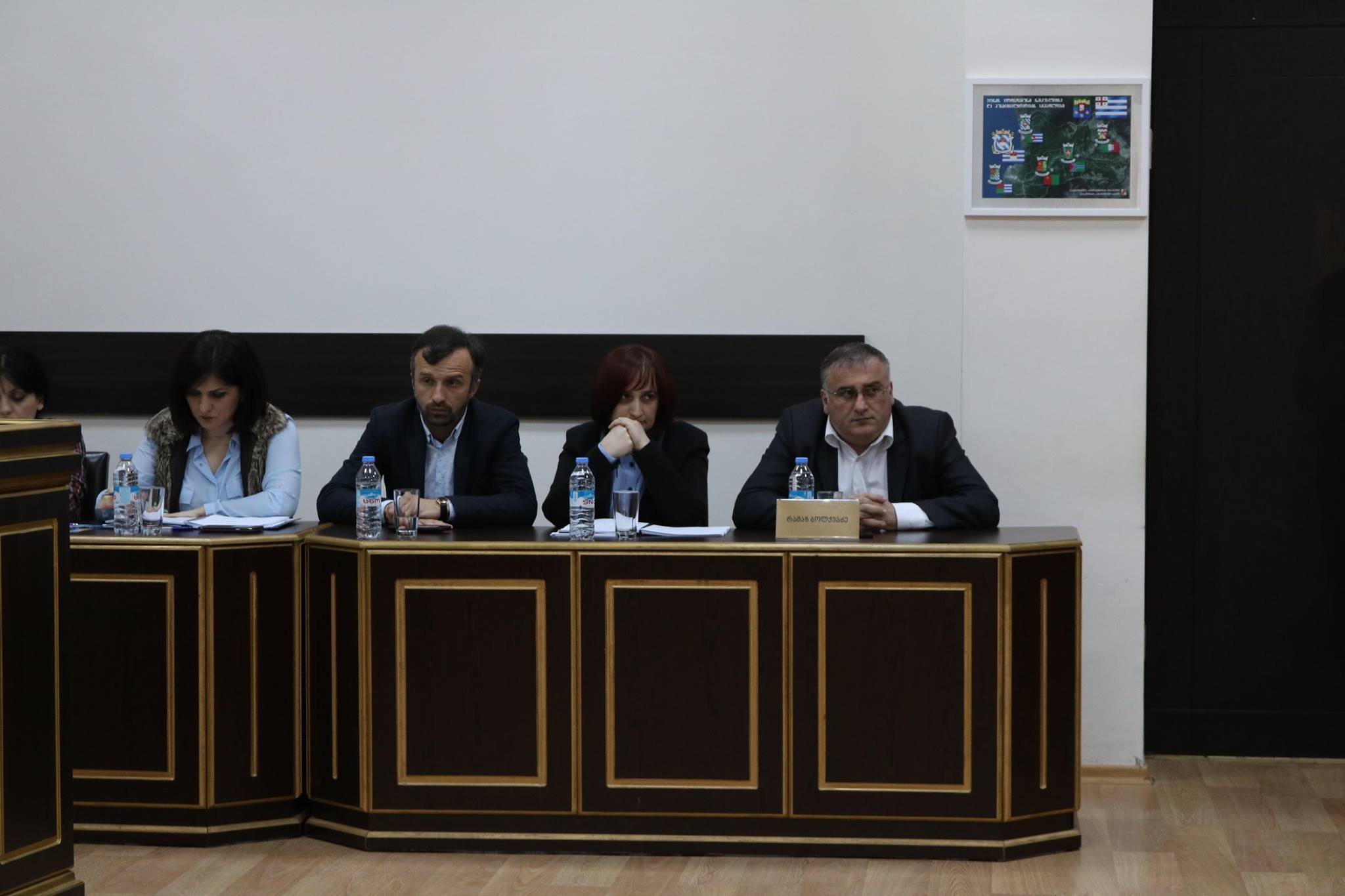 პლენარულ სხდომაზე სამი საკითხი განიხილეს