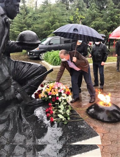 აჭარის უმაღლესი საბჭოს წევრებმა მეორე მსოფლიო ომში დაღუპულებს პატივი მიაგეს