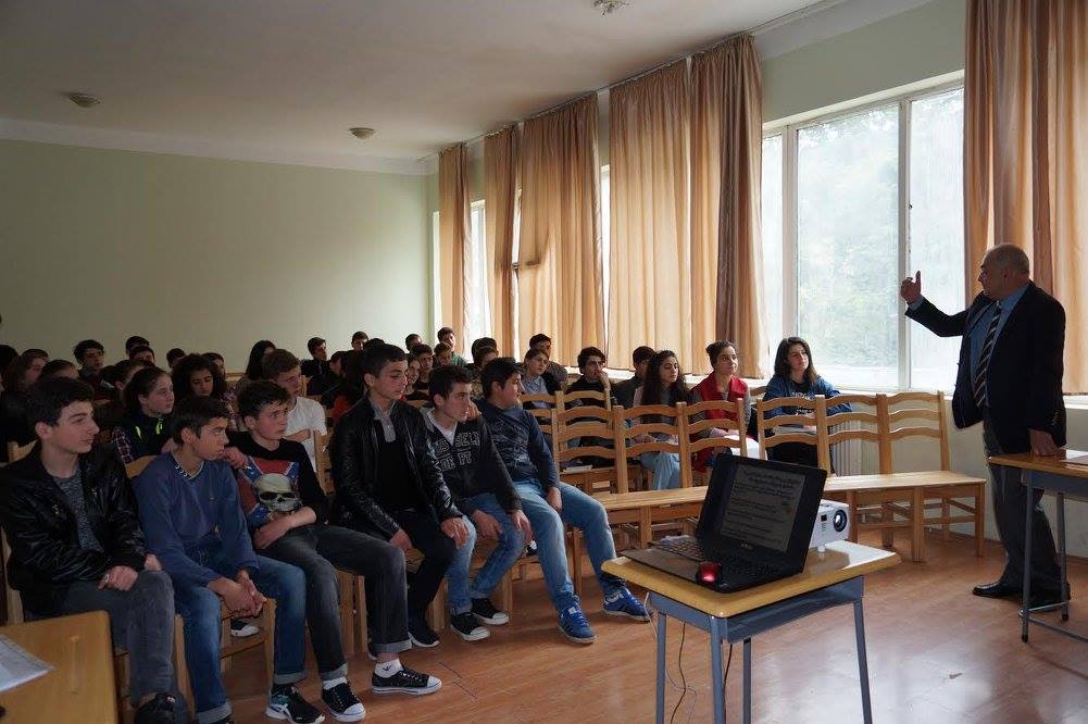 მერაბ კარანაძე  თხილნარის სკოლის მოსწავლეებს შეხვდა