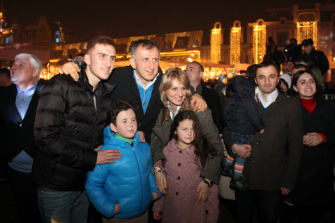 საახალწლო ზეიმი მთავარ ნაძვის ხესთან