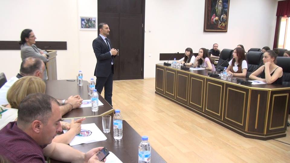 უმაღლეს საბჭოში გორელ ახალგაზრდებს უმასპინძლეს