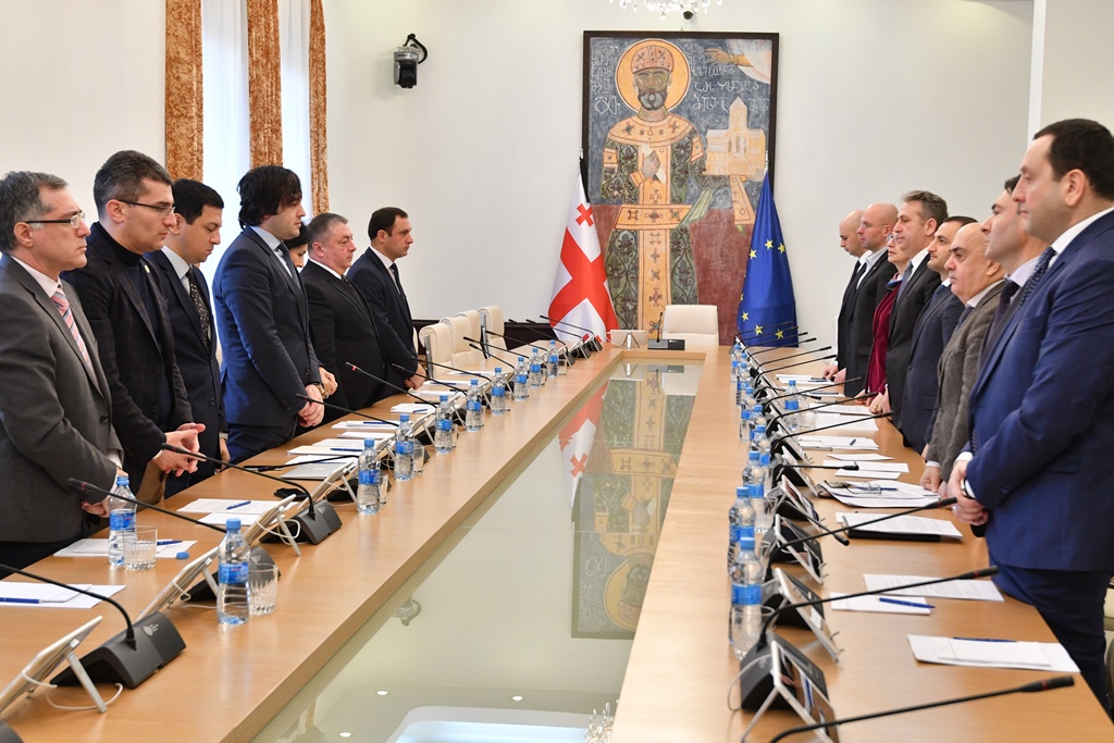 დავით გაბაიძე საკონსტიტუციო ცვლილებების განხილვას ესწრება