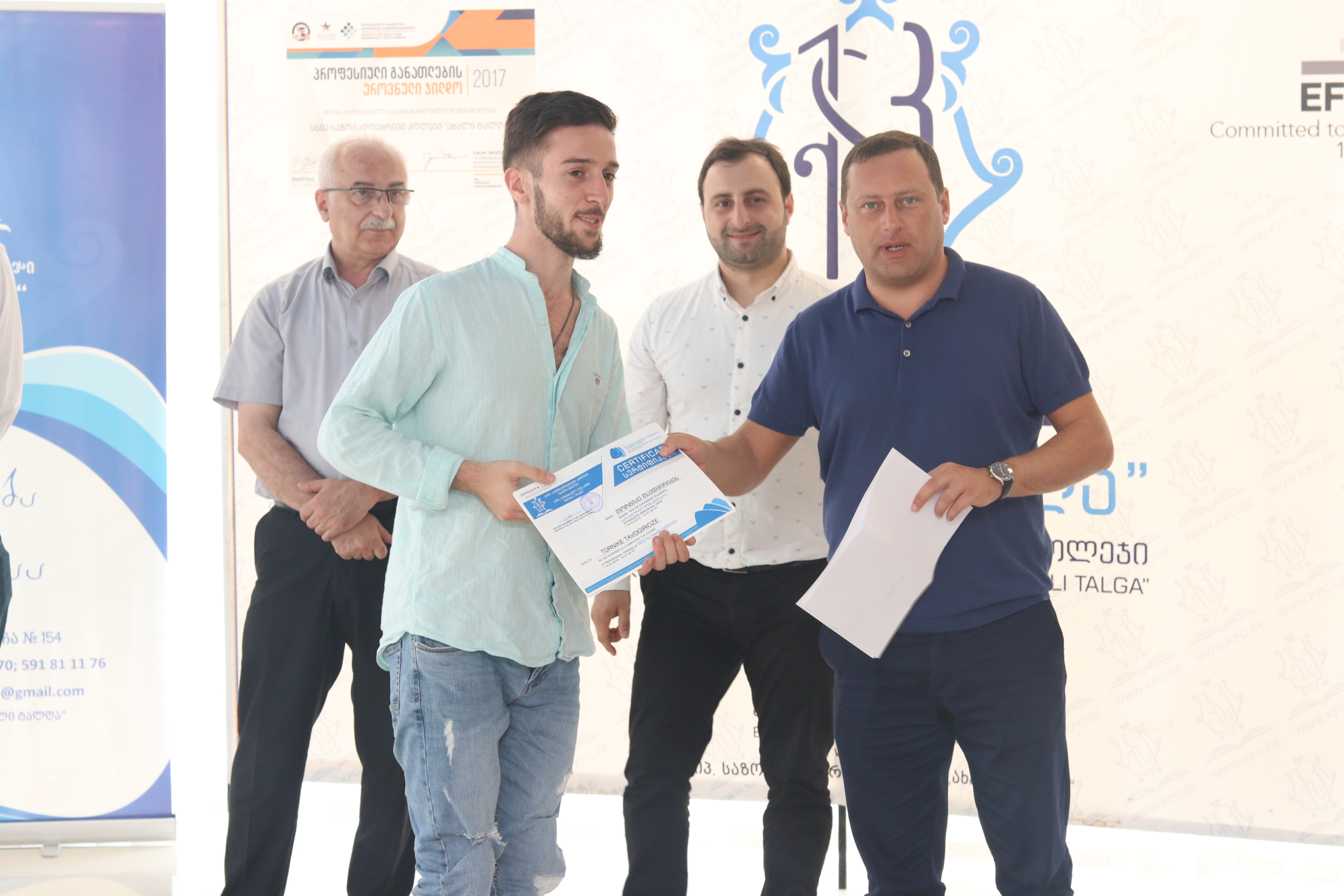 ლადო მგალობლიშვილმა კურსდამთავრებულებს სერთიფიკატები გადასცა