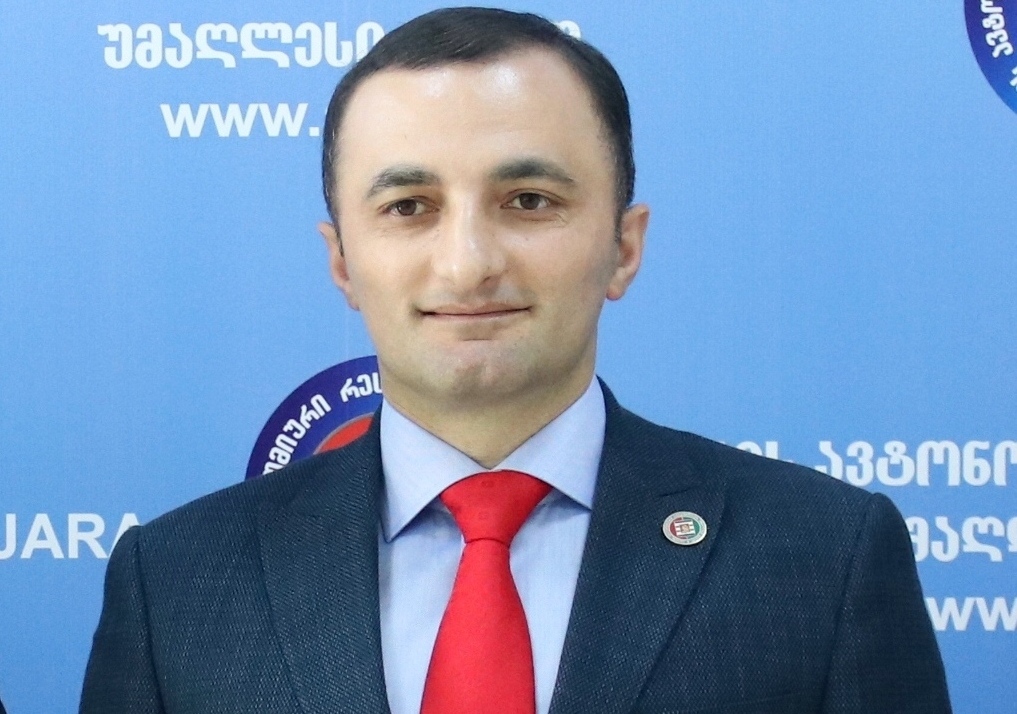 დავით გაბაიძე მოსწავლეებსა და პადაგოგებს ახალი სასწავლო წლის დაწყებას ულოცავს