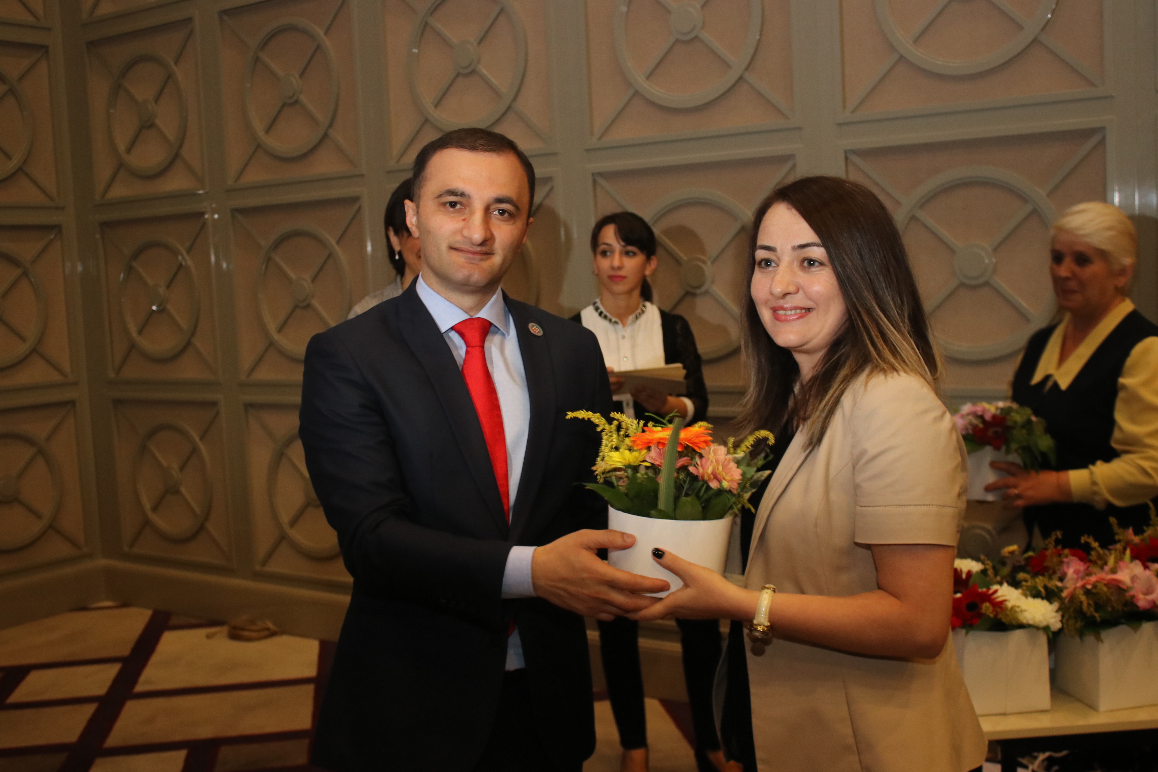 ღვაწლმოსილი პედაგოგები დააჯილდოეს