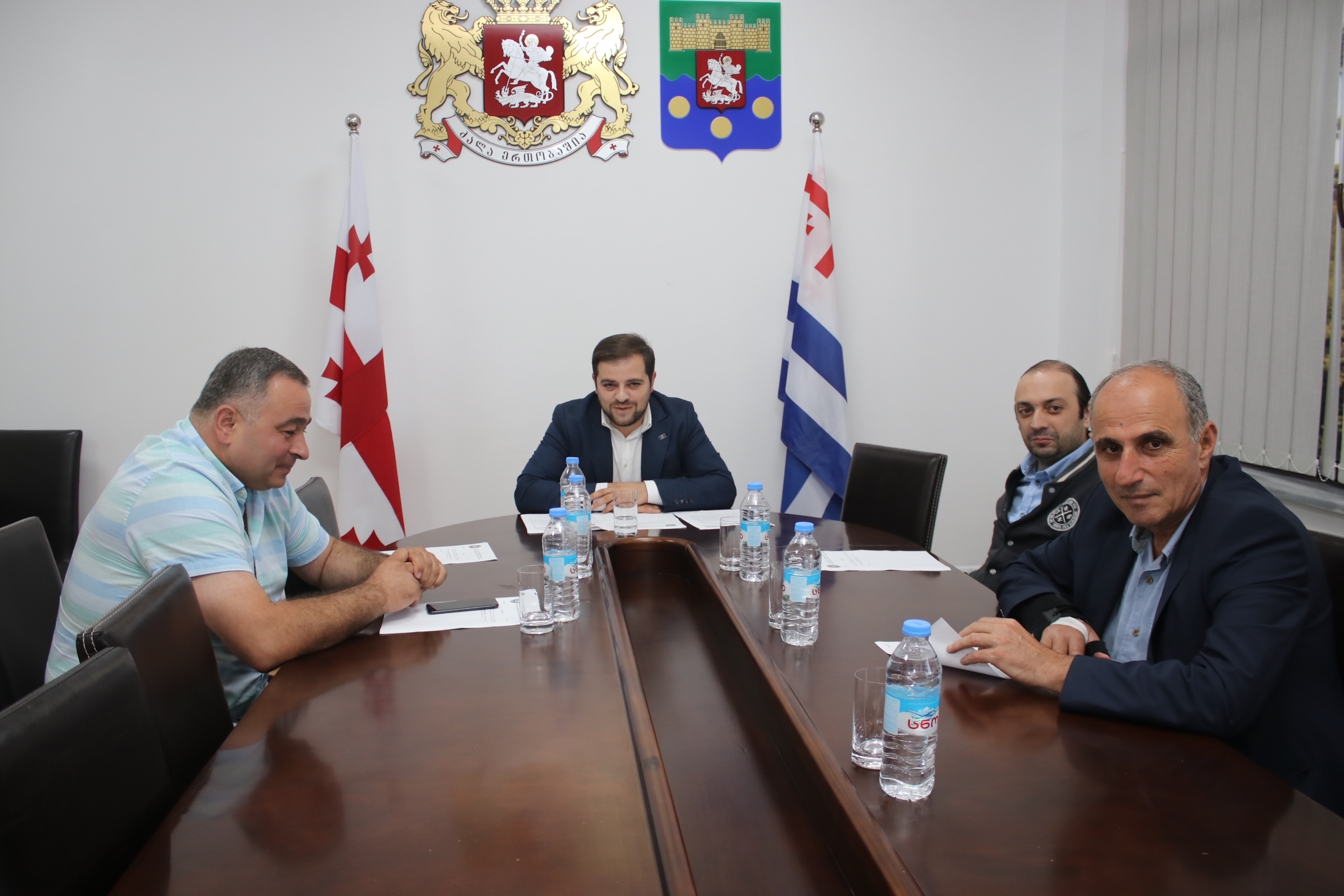 გადაწყვეტილება ერთხმად მიიღეს