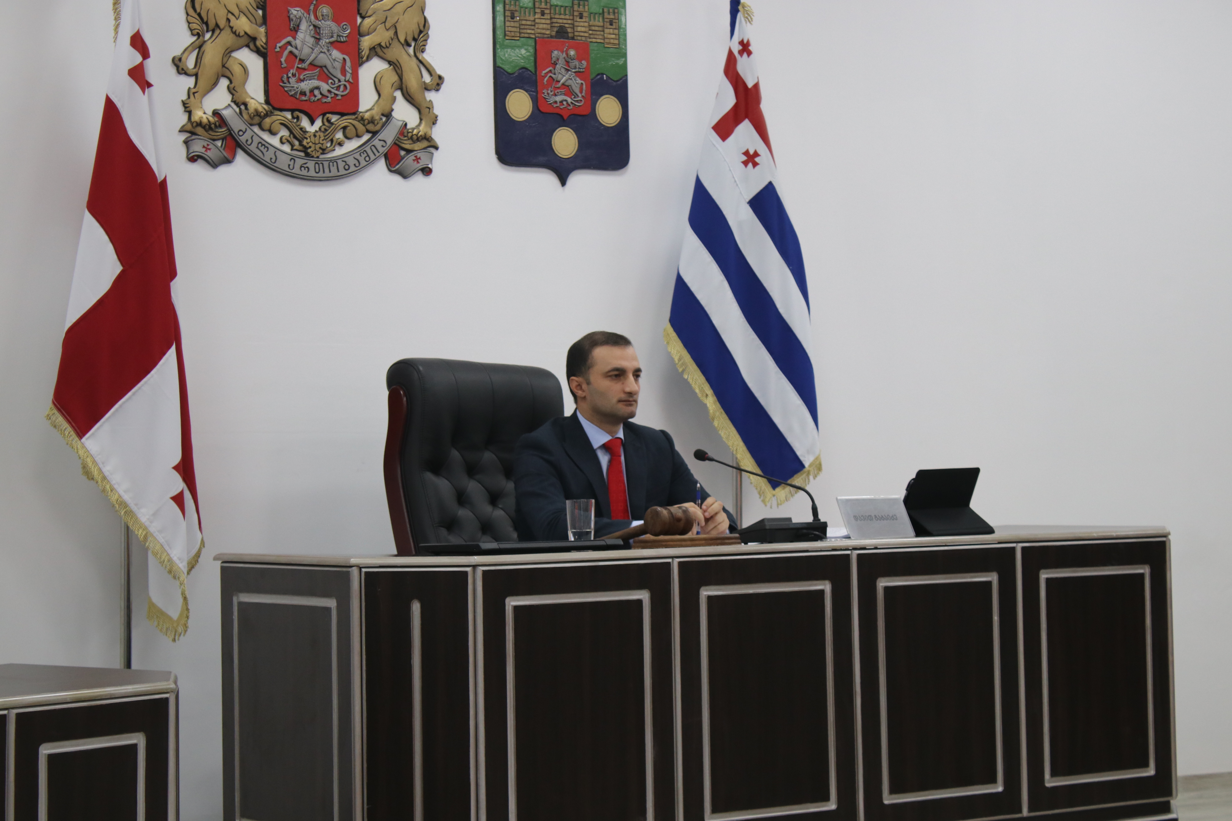 რიგგარეშე სხდომაზე ორი საკითხი განიხილეს