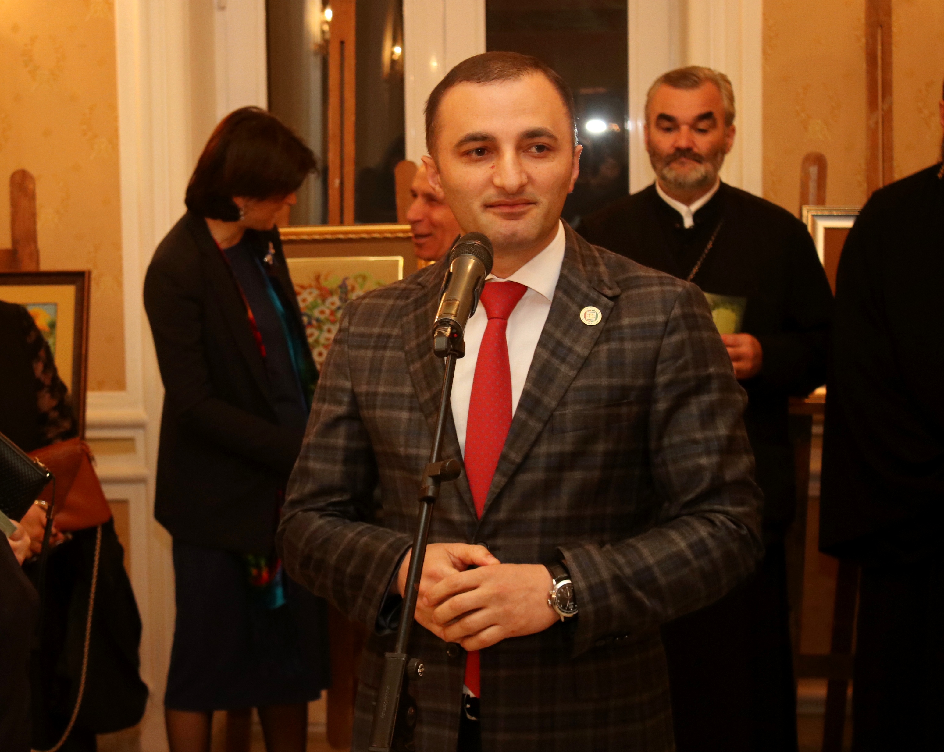 „აფხაზეთო, მე უშენოდ მზეც ობოლი მგონია“