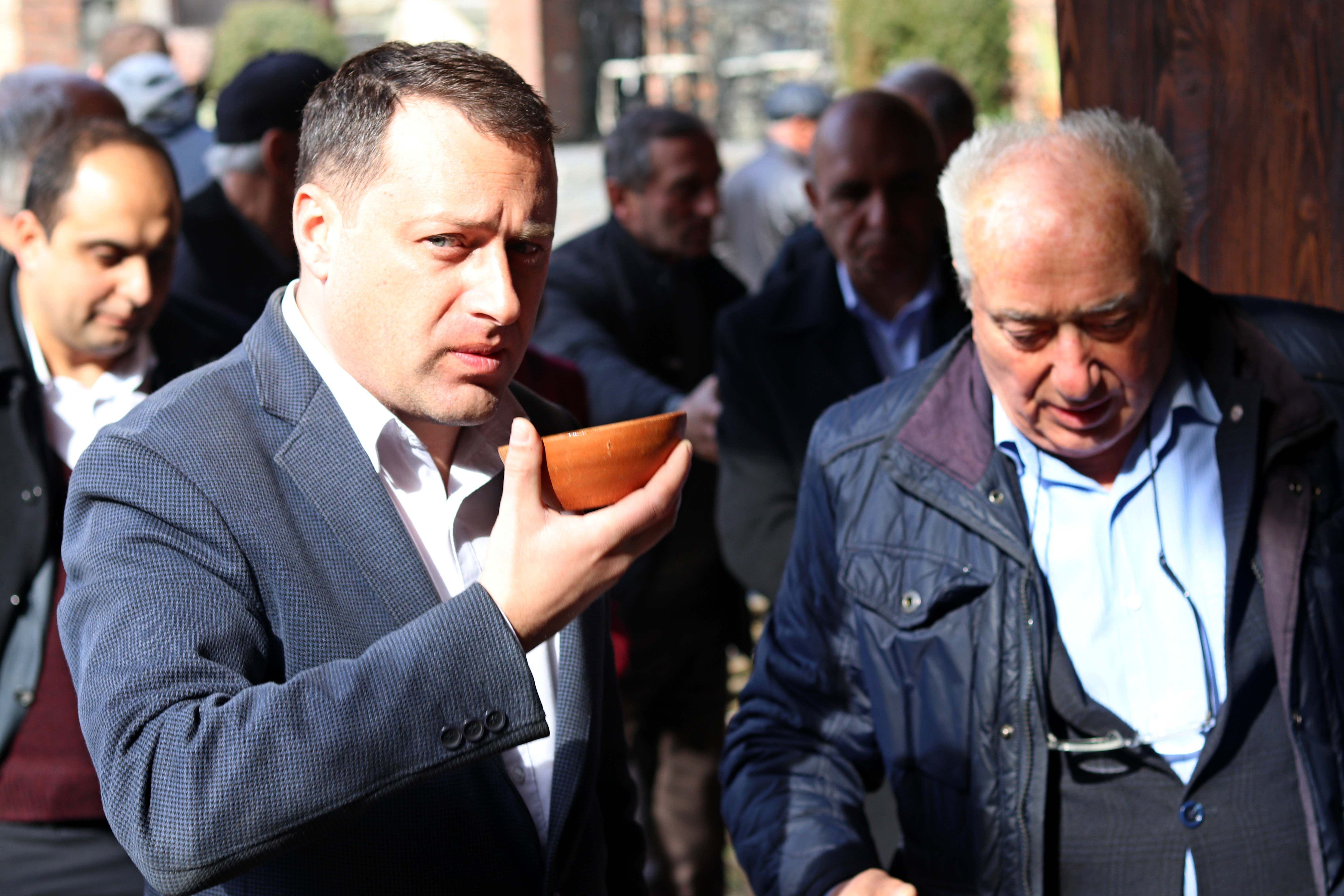 ღვინის ეტიკეტების გამოფენა აჭარული ღვინის სახლში