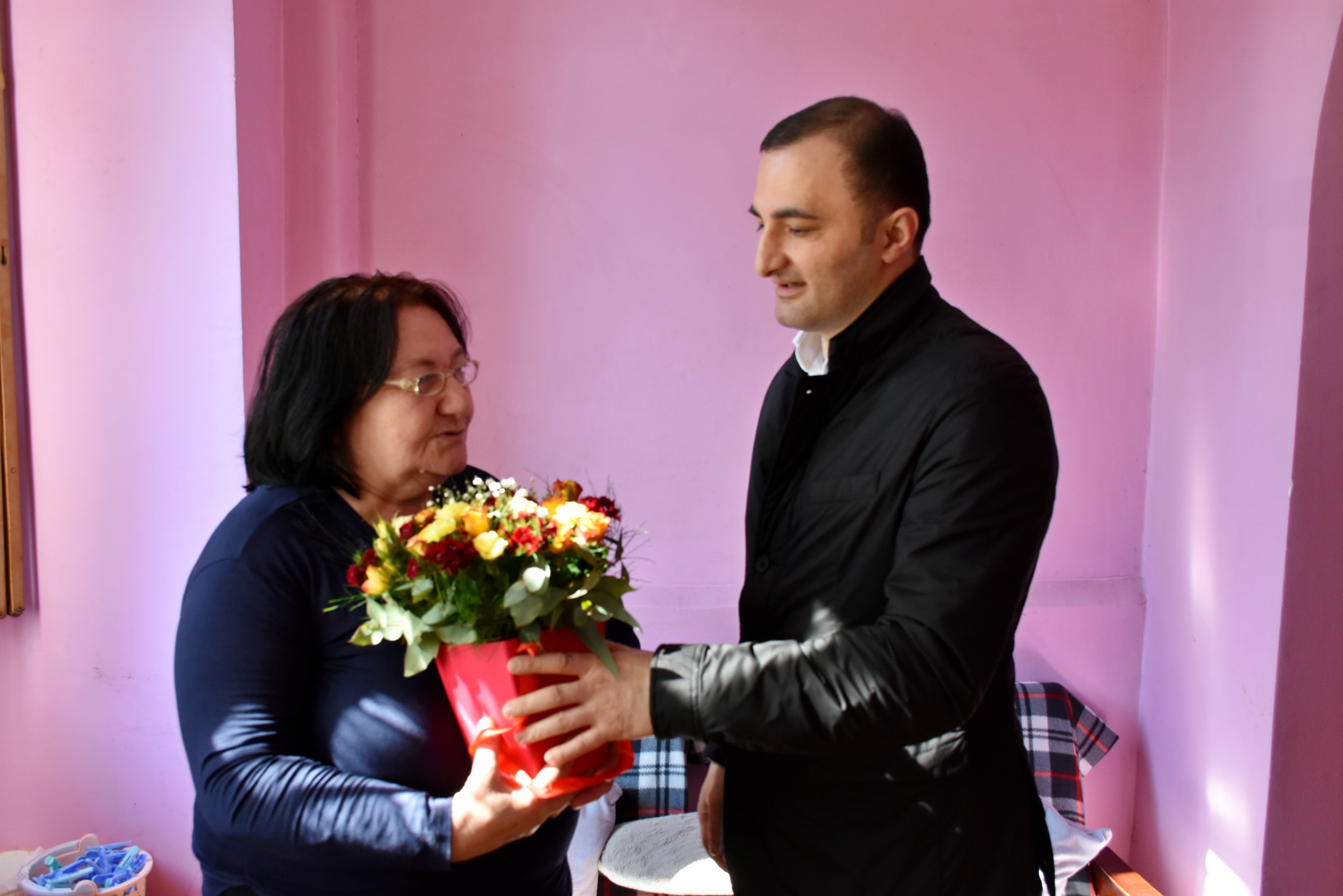 ქალთა დღე&nbsp; ამაგდარ თანამშრომელთან