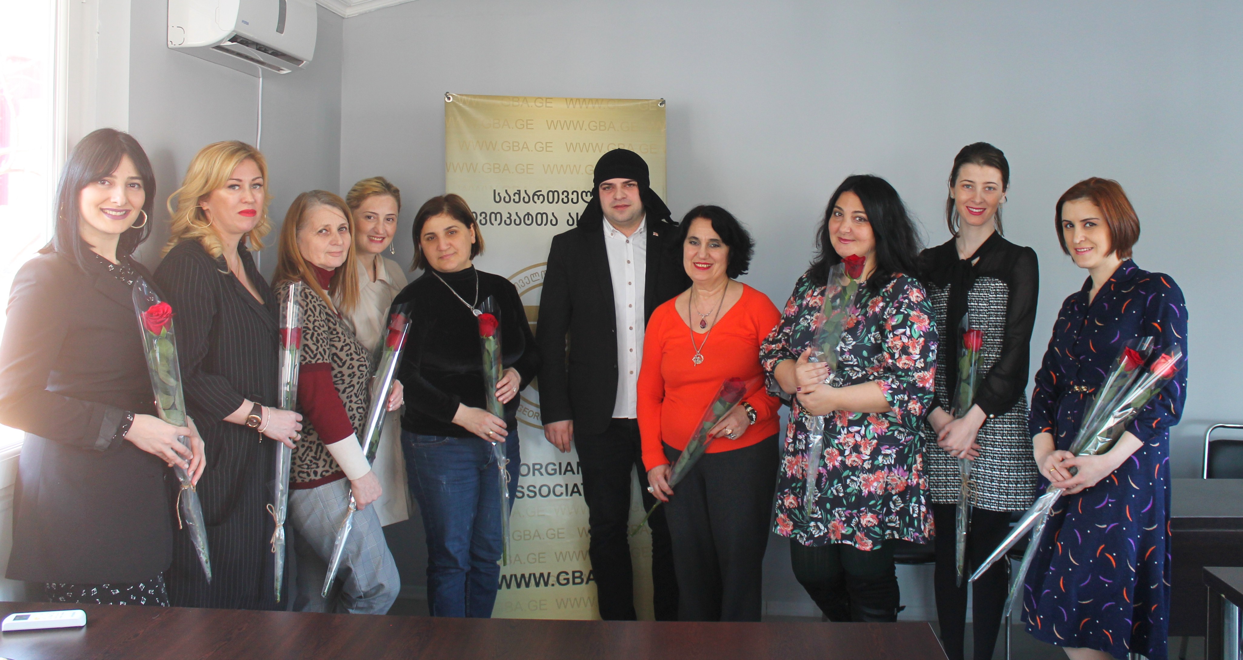 ცოტნე ანანიძემ ადვოკატ ქალებს დღესასწაული მიულოცა