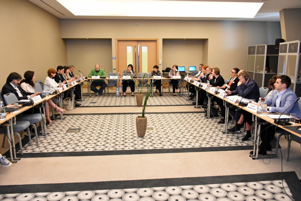 საპარლამენტო სემინარი მუშაობას აგრძელებ