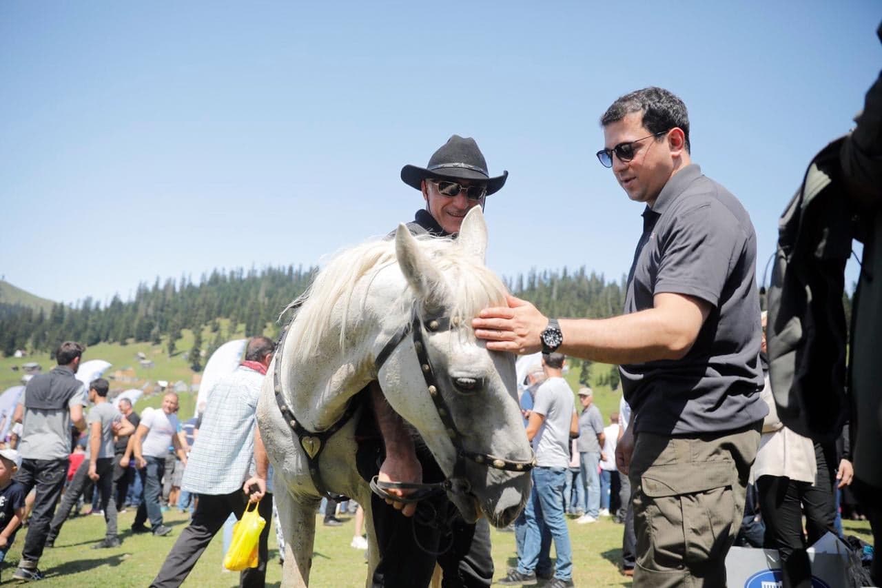 ბახმაროში ფერისცვალების დღესასწაული აღინიშნა
