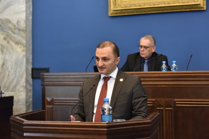 დავით გაბაიძემ კანონის პროექტი პარლამენტში მეორე მოსმენით წარადგინა