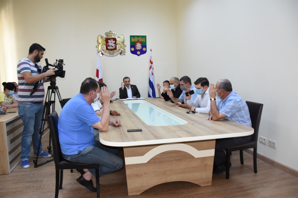  კონსტიტუციური კანონის პროექტი მესამე მოსმენით განიხილება 