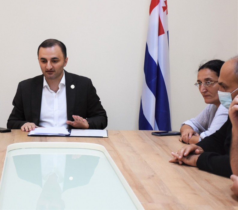  კონსტიტუციური კანონის პროექტი მესამე მოსმენით განიხილება 