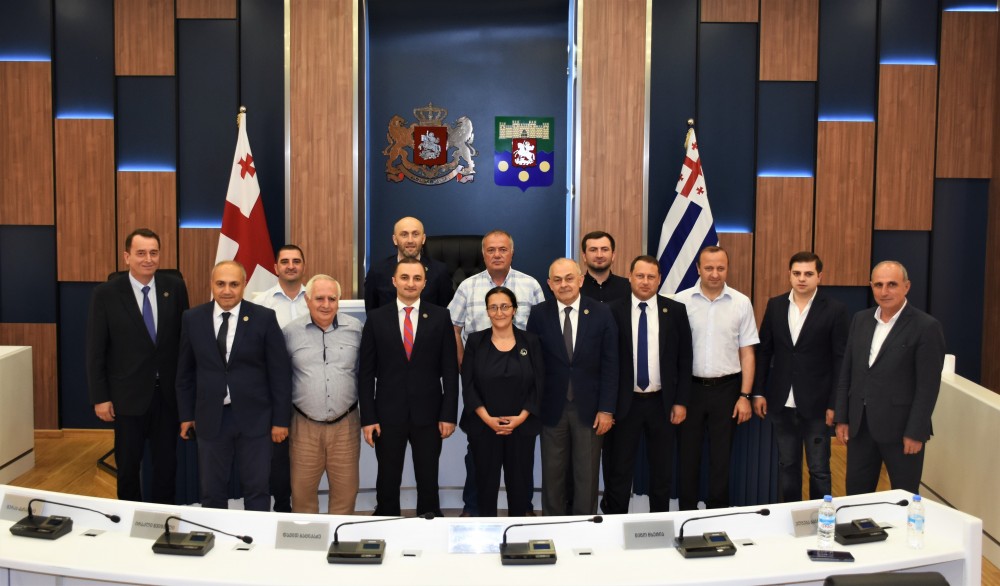 კონსტიტუციური კანონის პროექტი, რომელიც პროპორციულ საარჩევნო სისტემაზე გადასვლას ითვალისწინებს, მესამე მოსმენით მიღებულია