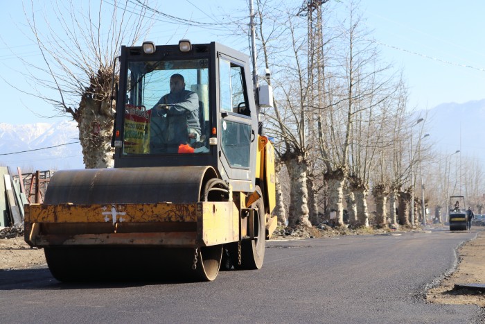 ცოტნე ანანიძე ქობულეთში თავისუფლების ქუჩაზე მიმდინარე სამუშაოებს გაეცნო