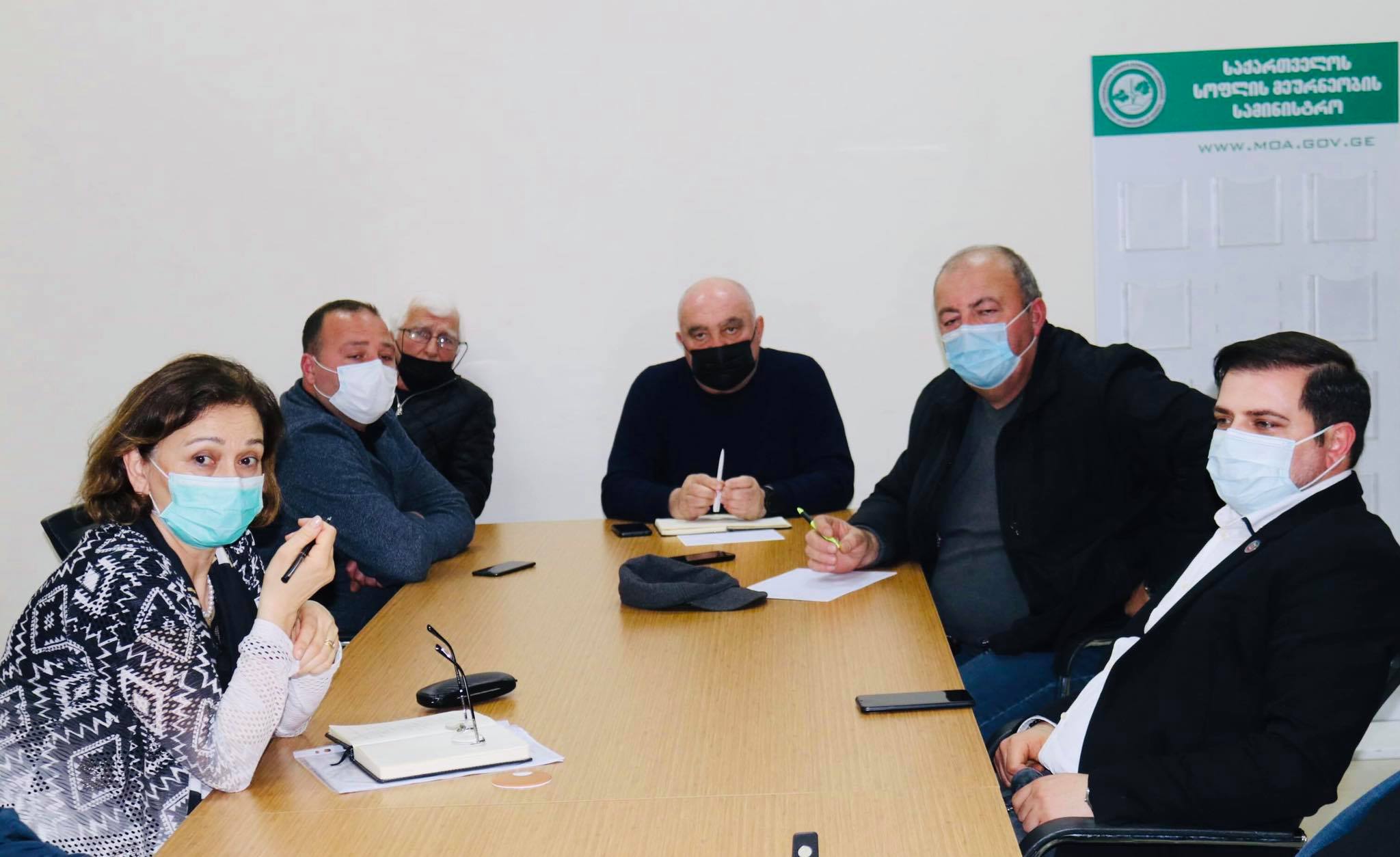 სამუშაო თათბირები გრძელდება