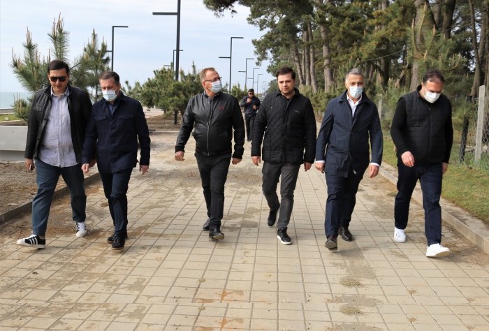 ცოტნე ანანიძე ქობულეთის სანაპირო ზოლის რეაბილიტაციის პროცესს გაეცნო