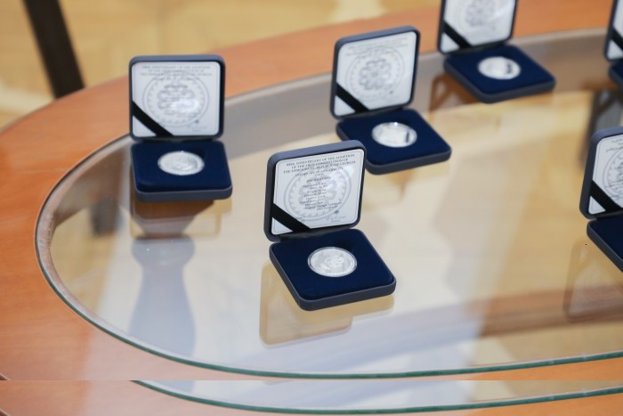 დავით გაბაიძე საკოლექციო მონეტის წარდგენას დაესწრო