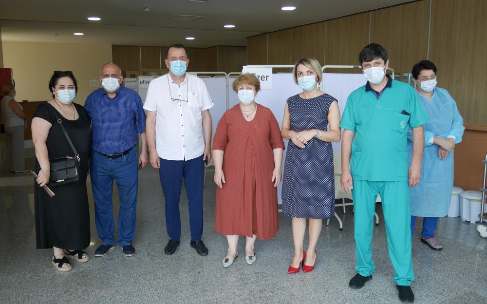 ილია ვერძაძე ვაქცინაციის პროცესის მონიტორინგს კომიტეტის წევრებთან ერთად პერმანენტულად ახორციელებს