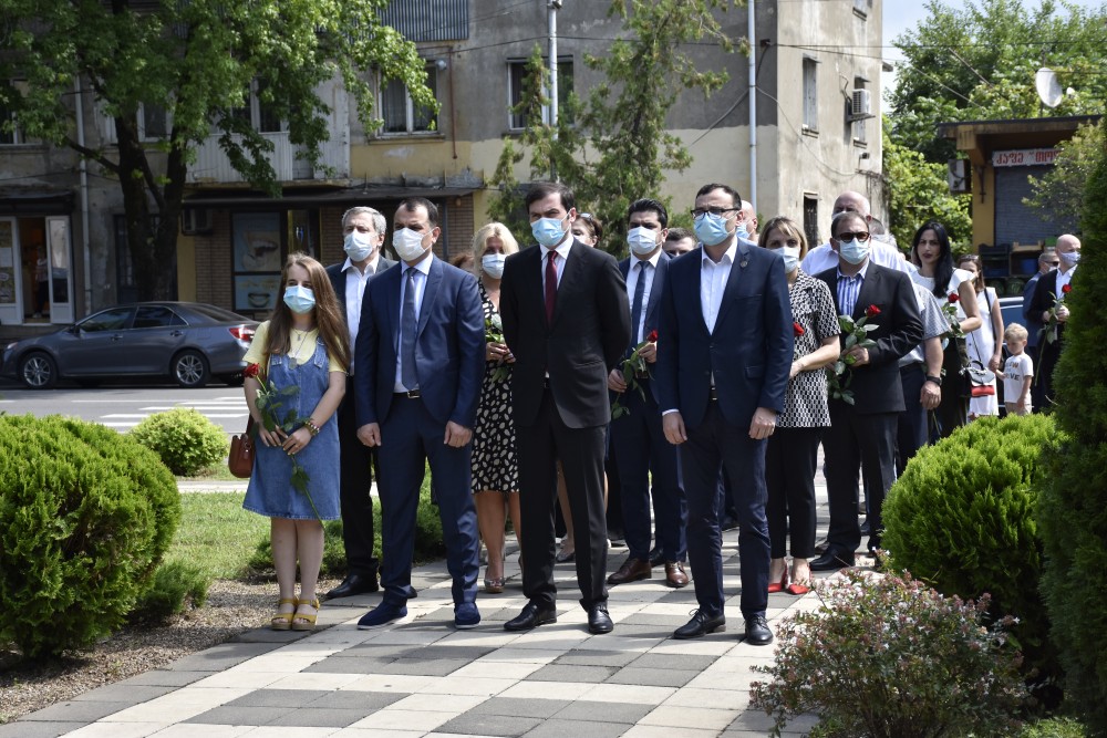 უმაღლესი საბჭოს წევრებმა ბათუმში სამშობლოსათვის დაღუპული გმირები გაიხსენეს