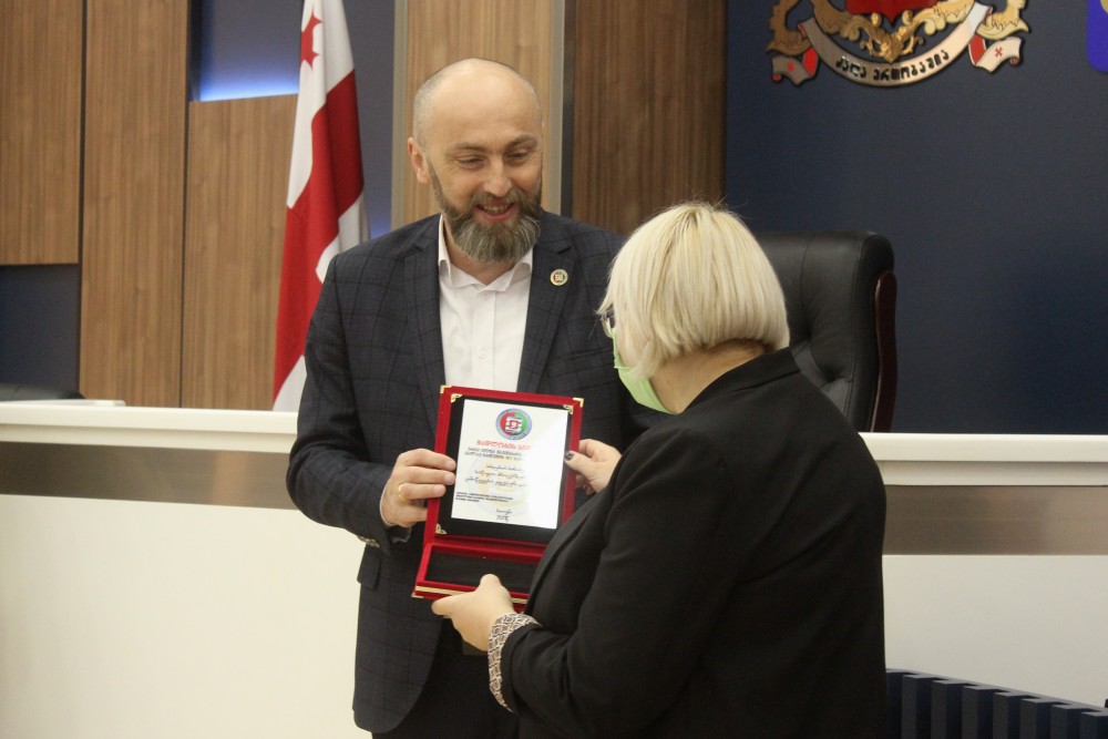 ბათუმის საჯარო სკოლები აჭარის უმაღლესი საბჭოს მადლობის სიგელებით დაჯილდოვდნენ