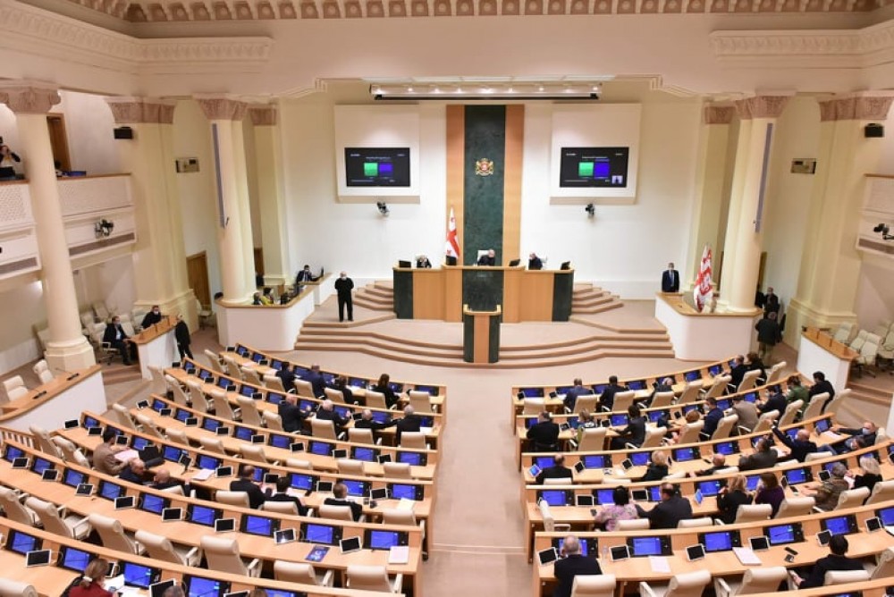 უმაღლესი საბჭოს საკანონმდებლო ინიციატივები საქართველოს პარლამენტმა მესამე მოსმენით განიხილა