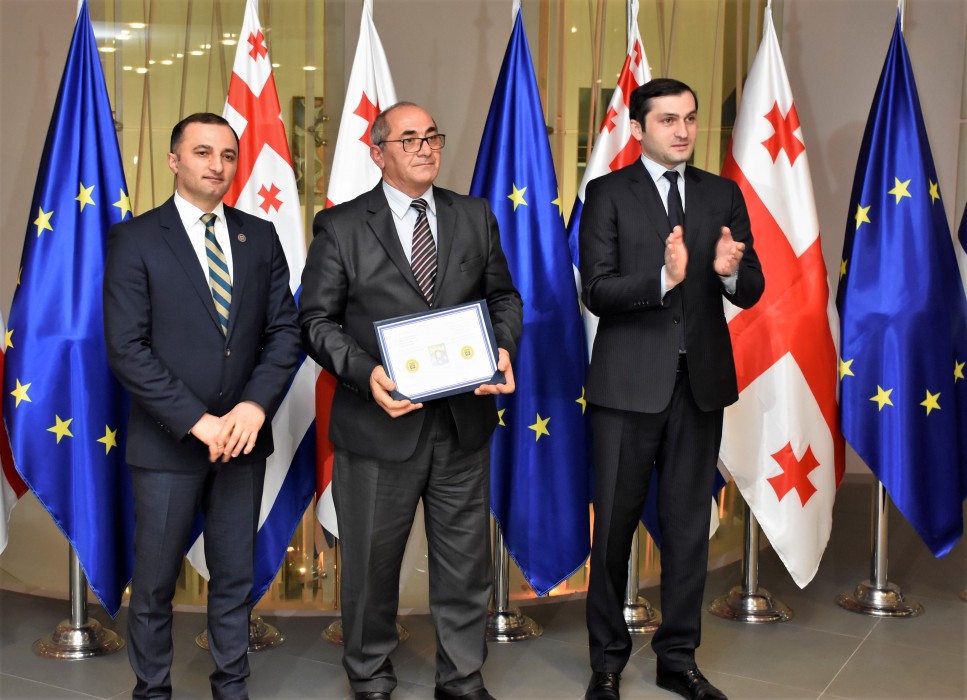 უმაღლეს საბჭოში ღვაწლმოსილი პირები დააჯილდოეს