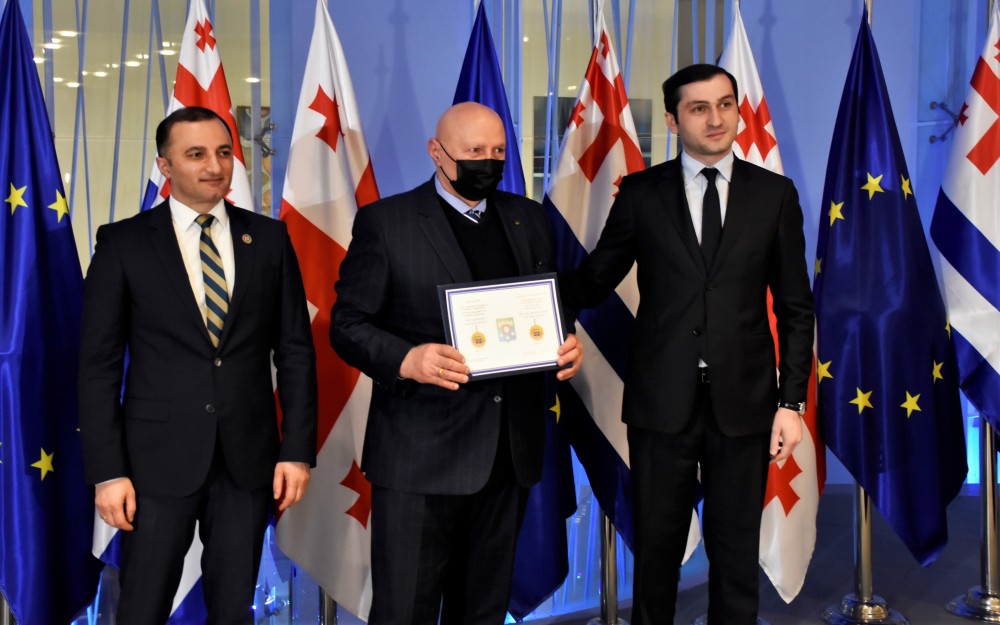 უმაღლეს საბჭოში ღვაწლმოსილი პირები დააჯილდოეს