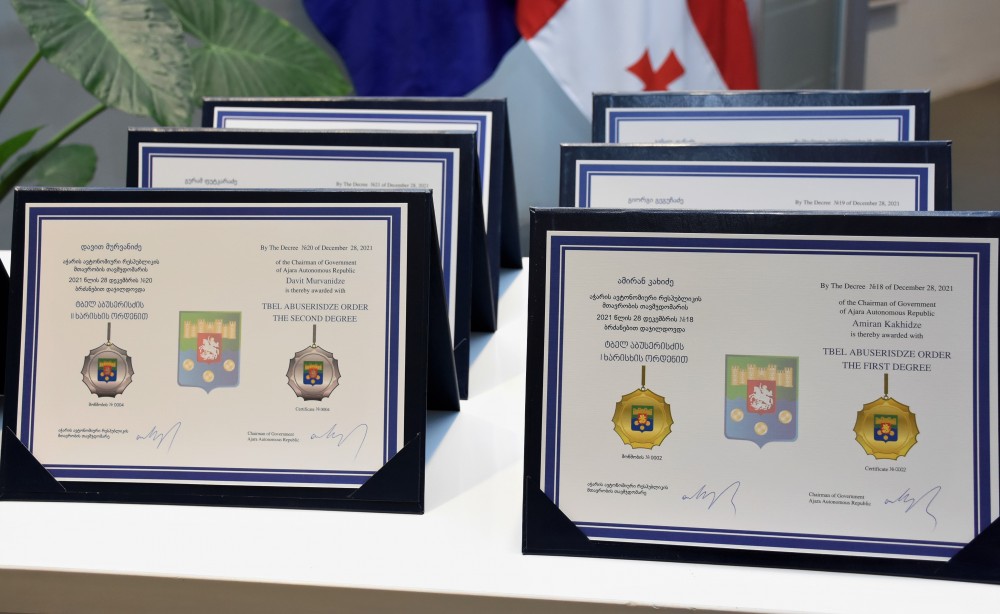 უმაღლეს საბჭოში ღვაწლმოსილი პირები დააჯილდოეს