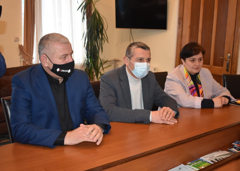 ფრიდონ ფუტკარაძემ სტიპენდიანტები დააჯილდოვა