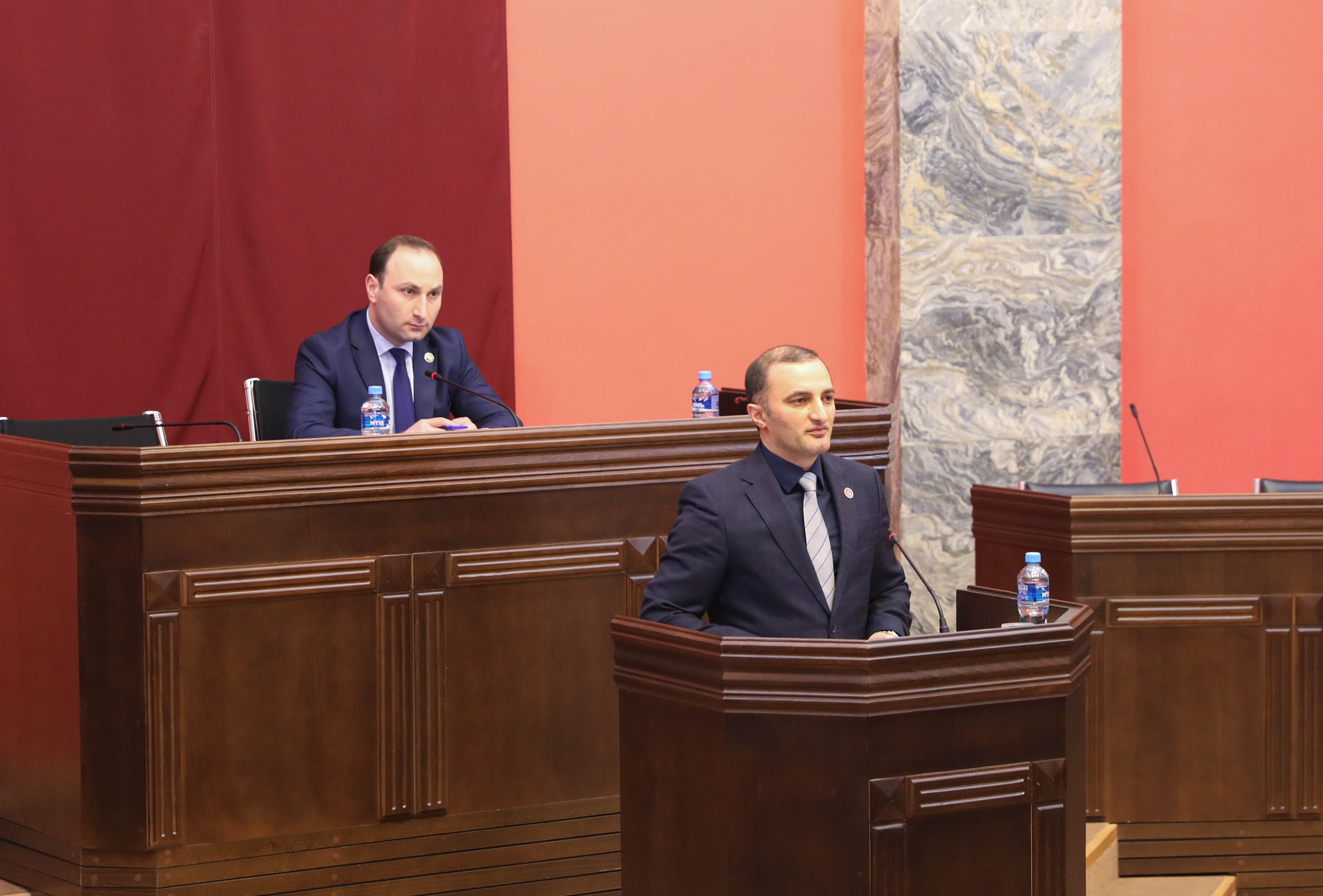 დავით გაბაიძის მიერ წარდგენილ საკანონმდებლო ინიციატივას პარლამენტის იურიდიულ საკითხთა კომიტეტმა მხარი დაუჭირა