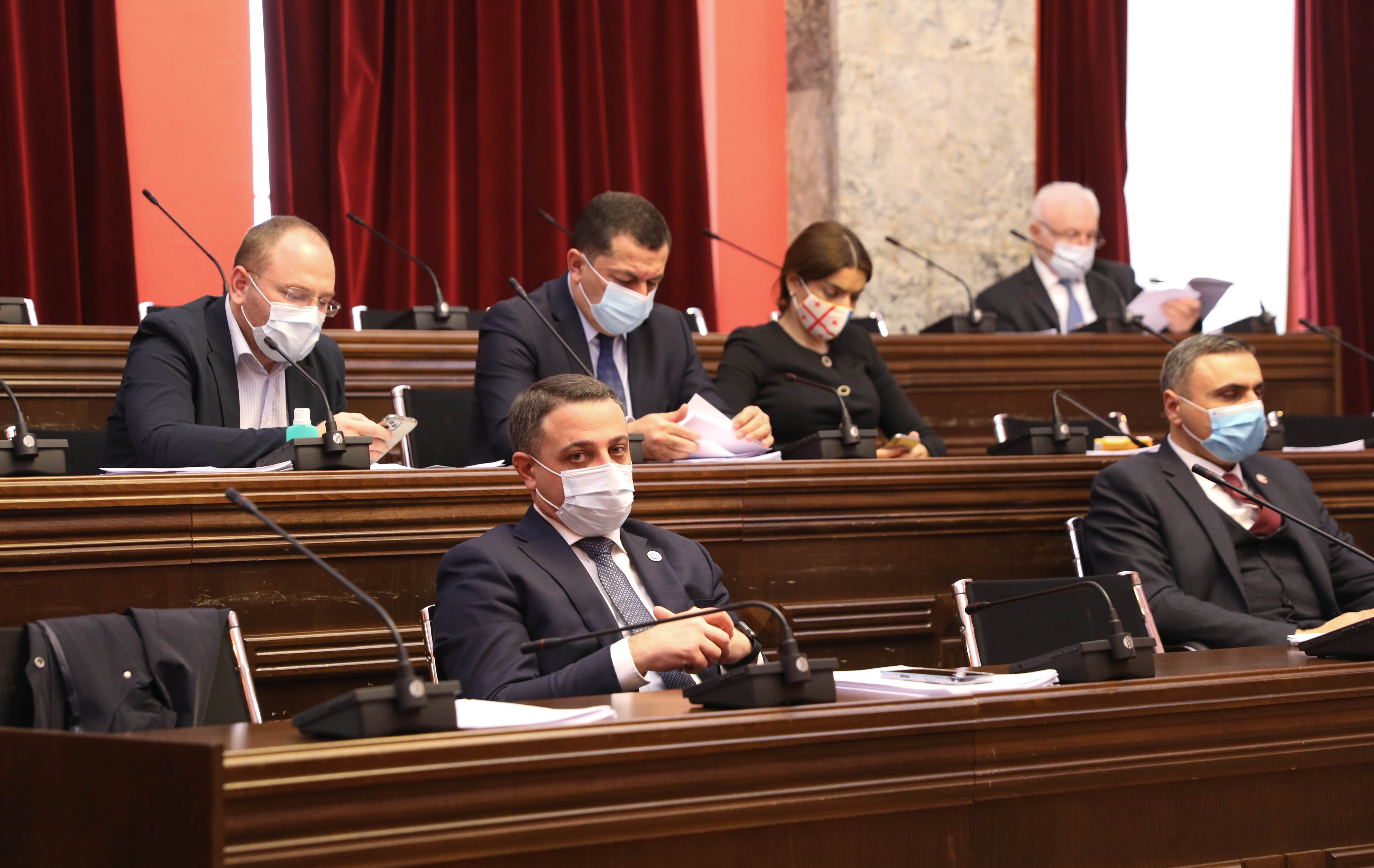 დავით გაბაიძის მიერ წარდგენილ საკანონმდებლო ინიციატივას პარლამენტის იურიდიულ საკითხთა კომიტეტმა მხარი დაუჭირა