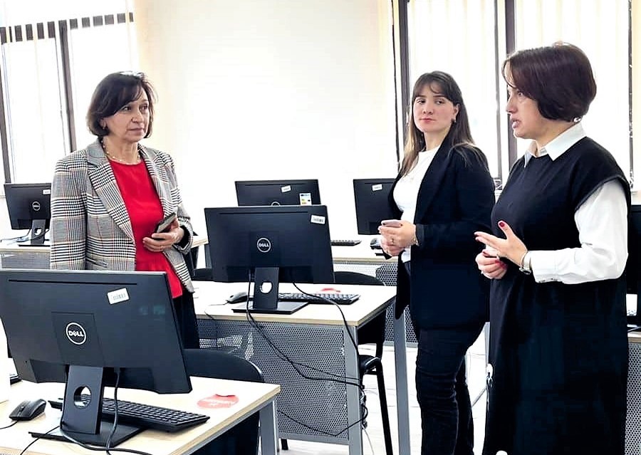 ფატი ხალვაში ბსუ-ს პროფესიული პროგრამების მართვისა და უწყვეტი განათლების ცენტრის დირექტორს შეხვდა