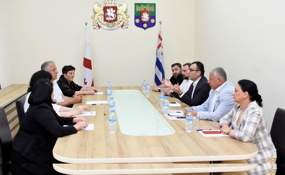 ტიტე აროშიძე და ფრიდონ ფუტკარაძე თურქ მეცნიერსა და ბიზნესმენს - ორჰან იავუზს შეხვდნენ