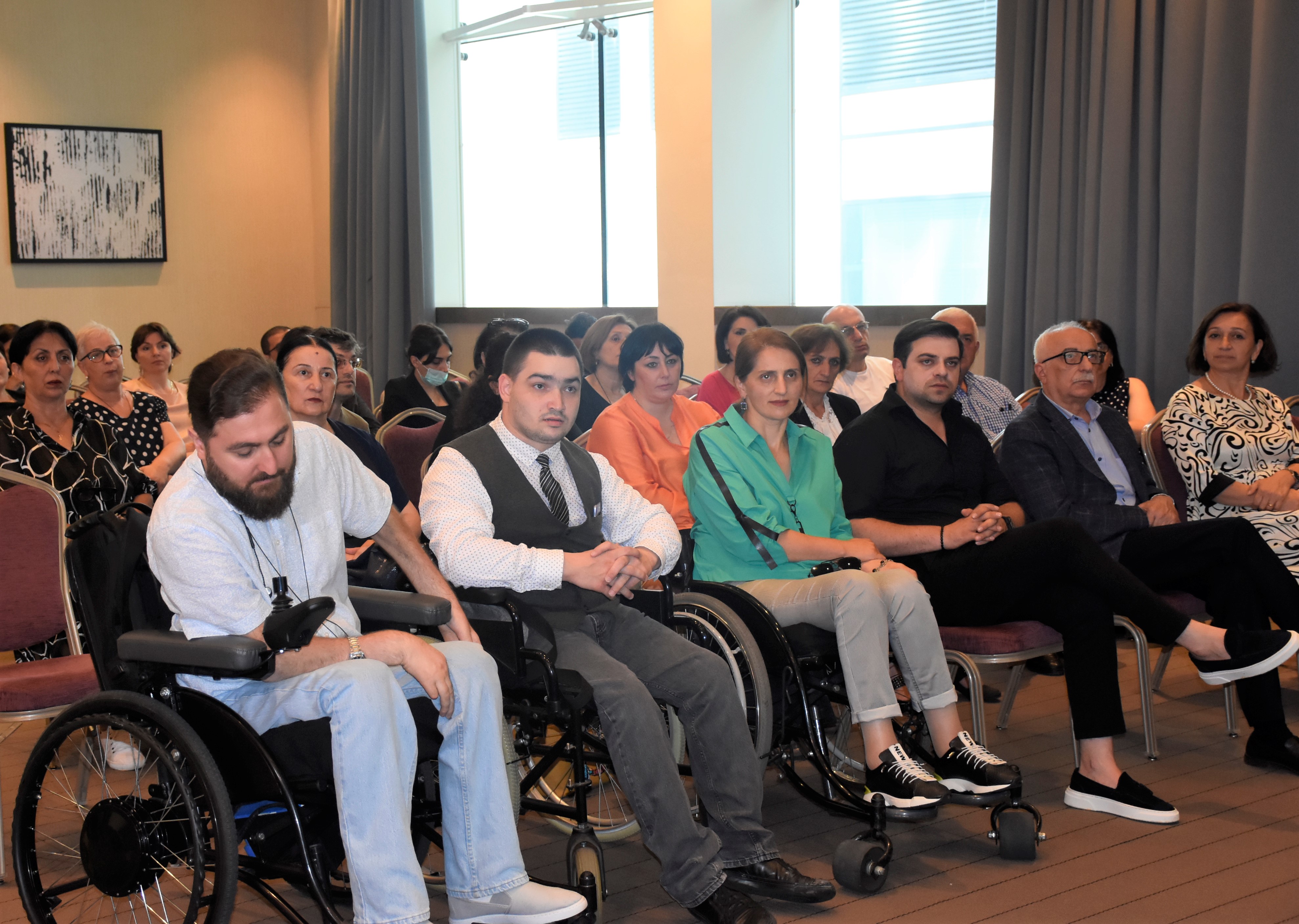 ბათუმში, შეზღუდული შესაძლებლობის მქონე პირებისთვის ადაპტური ტექნოლოგიების მხარდამჭერი პროგრამის თემაზე კონფერენცია გაიმართა