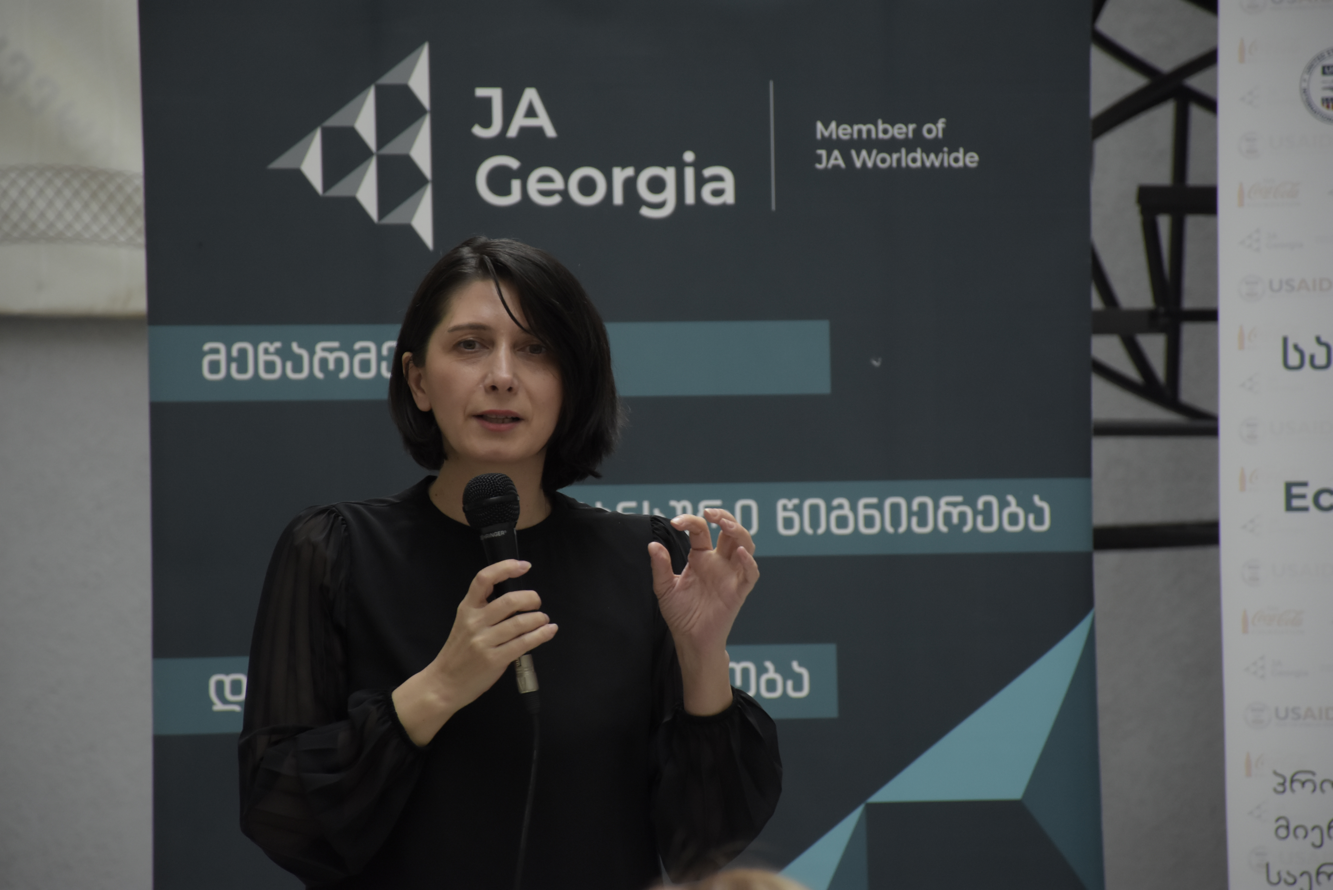 „იყავი მეწარმე“ - პროგრამაში მონაწილე წარმატებული პედაგოგების დაჯილდოება