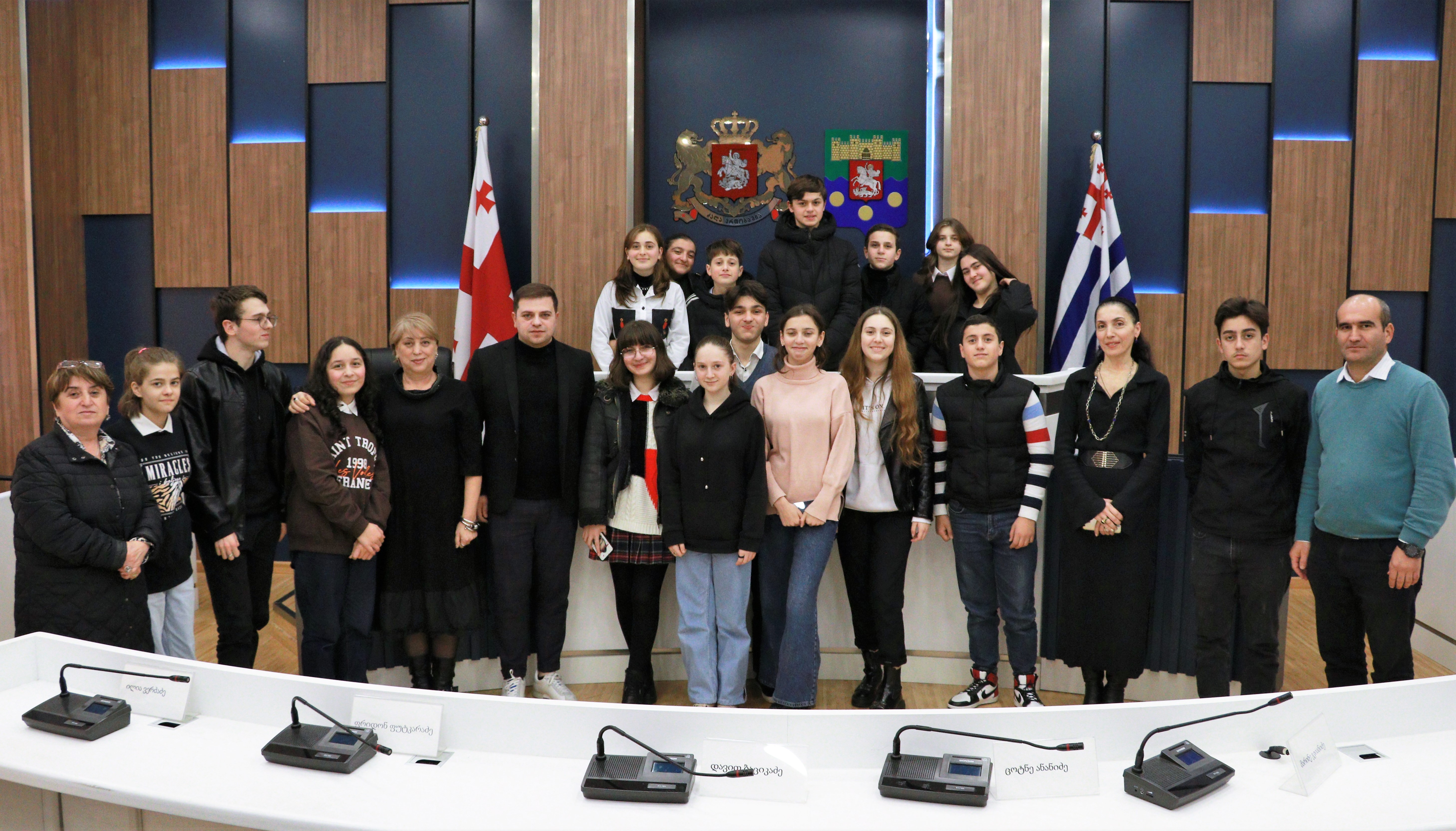 თხილნარის N1 საჯარო სკოლის მოსწავლეების ექსკურსია აჭარის უმაღლეს საბჭოში